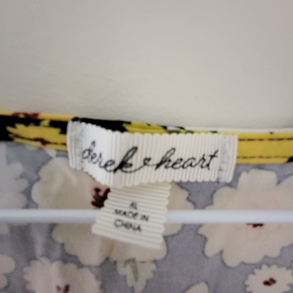 DEREK HEART NWOT JUNIORS XLCROP TOP - Picture 3 of 3